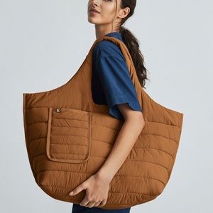 Everlane quilted weekender tote bag